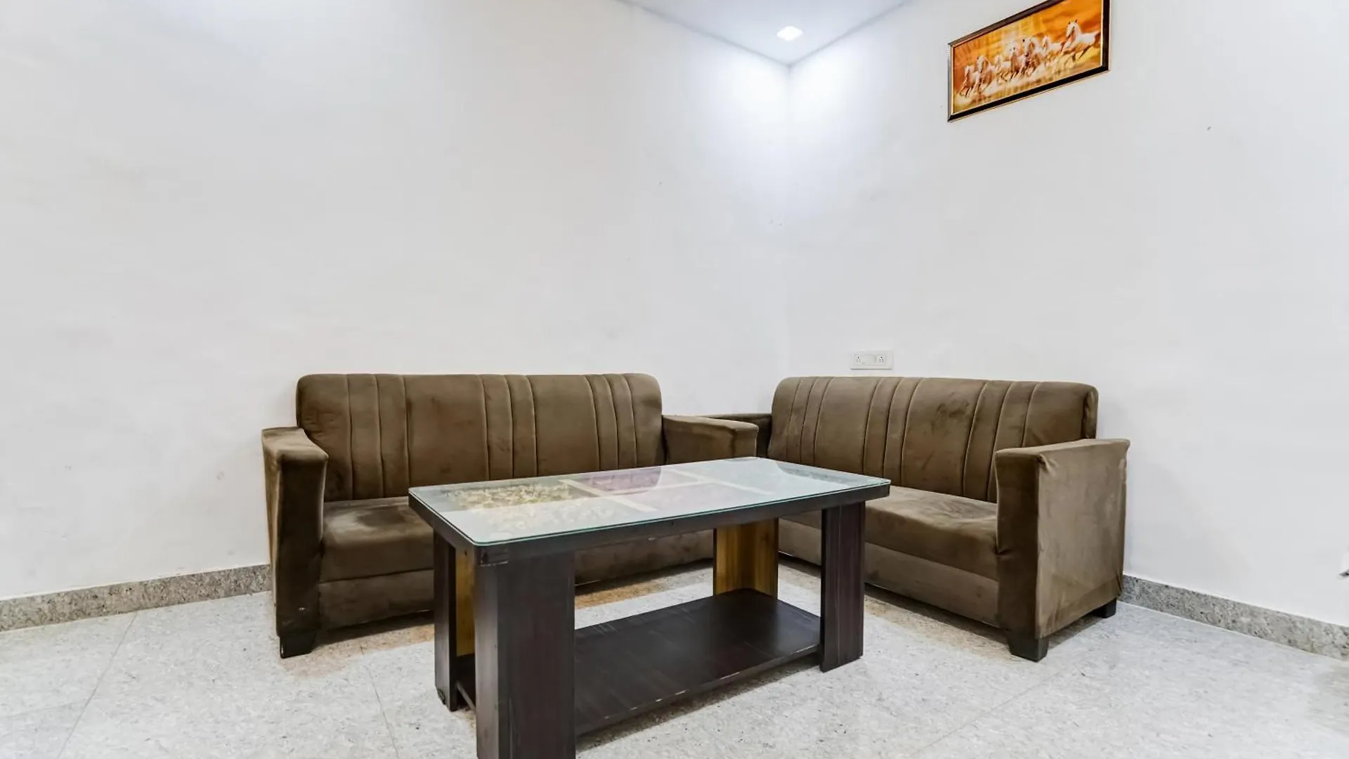 Hotel O Taj Villa & Rooftop Restaurant Agra