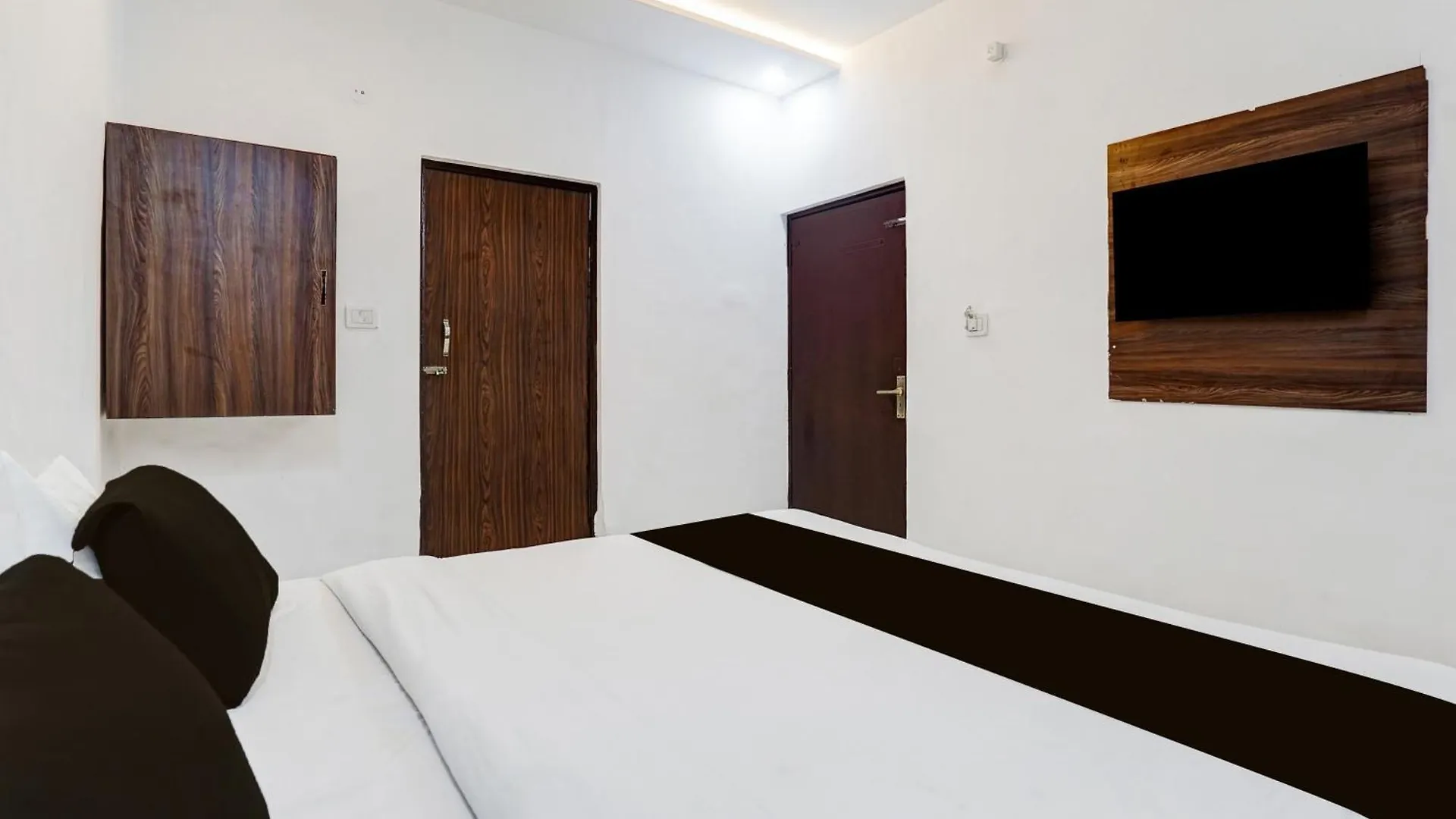 Hotel O Taj Villa & Rooftop Restaurant Agra